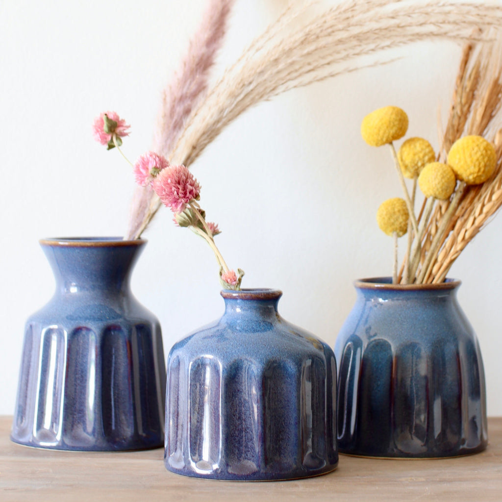 Small ribbed vase detail