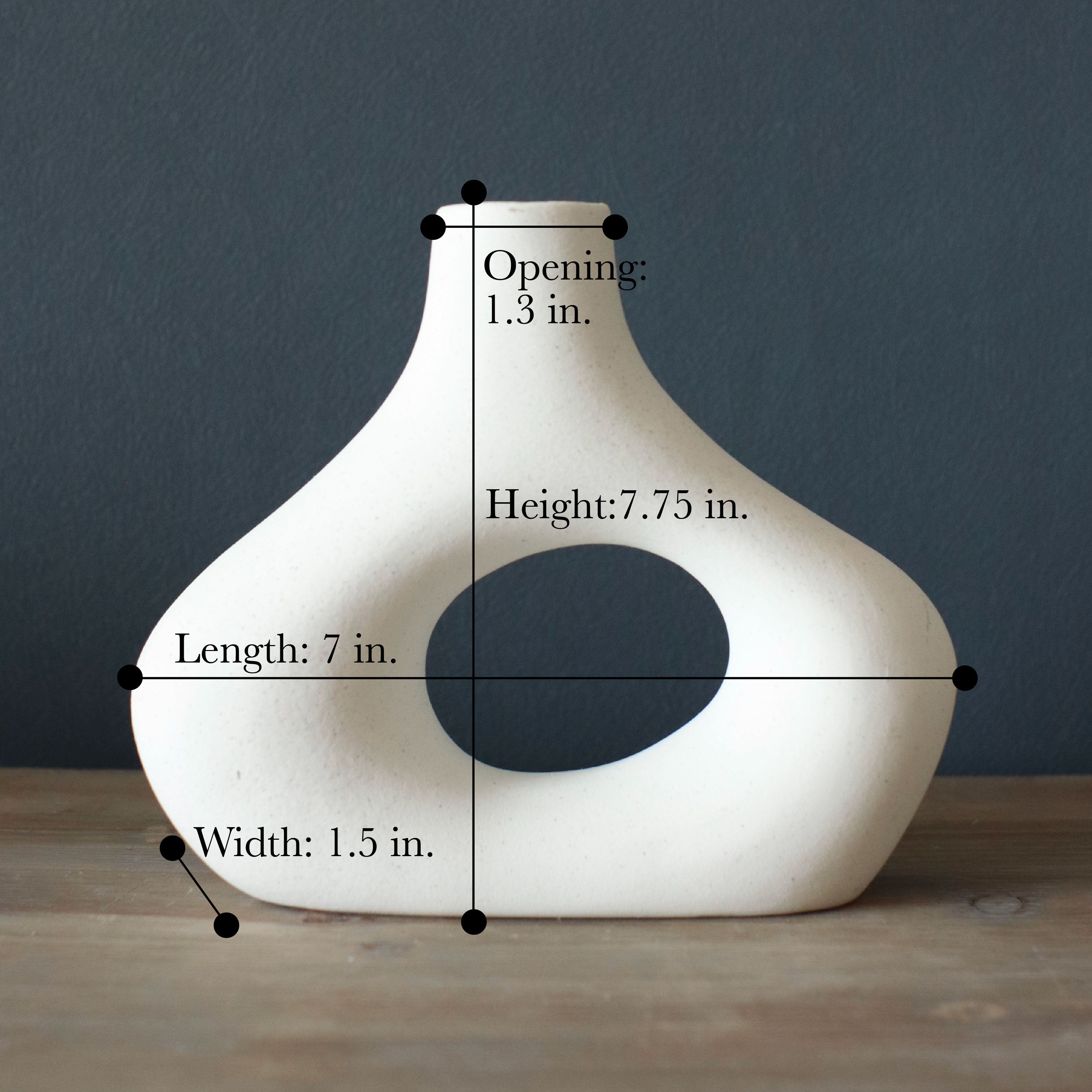 Hollow donut vase detail