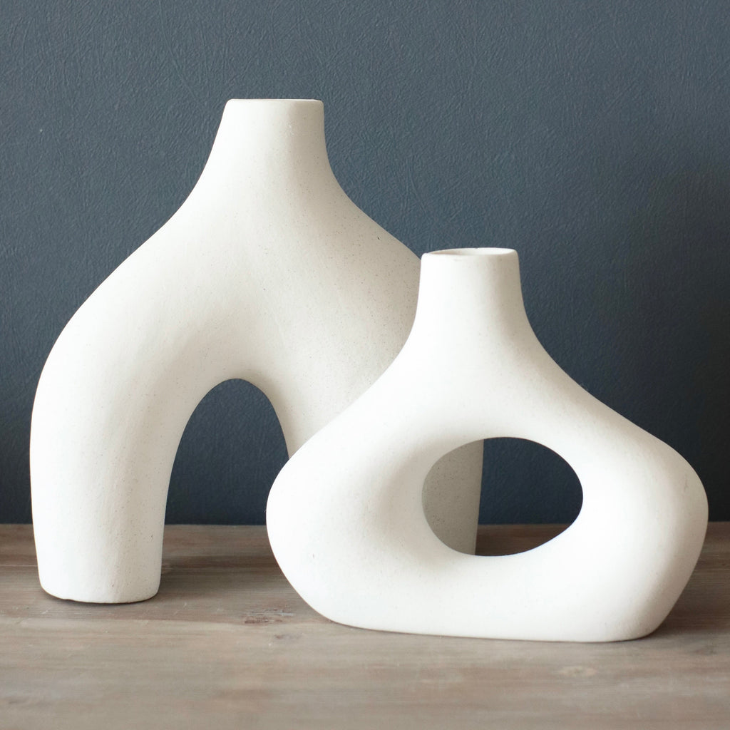 Donut vase with single stem