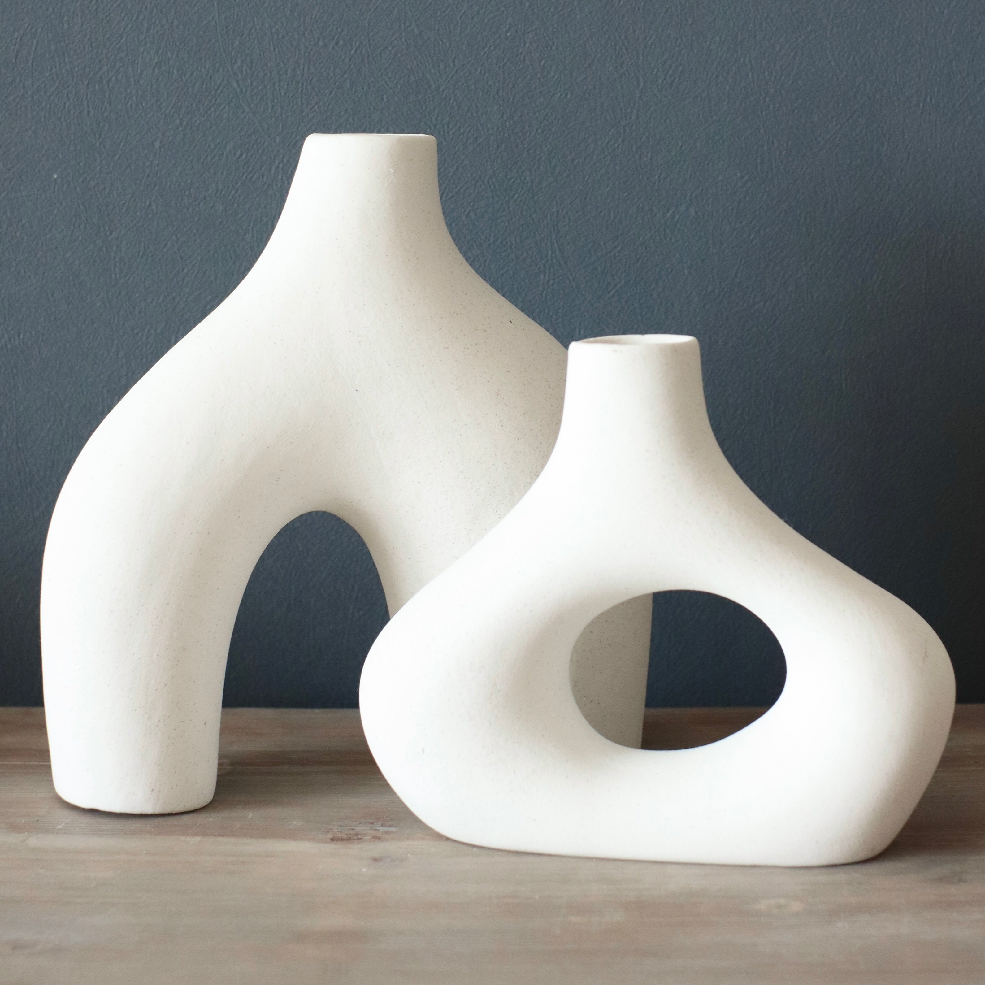 Donut vase with single stem