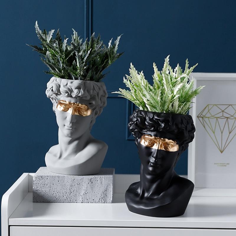 David sculpture art vase front view